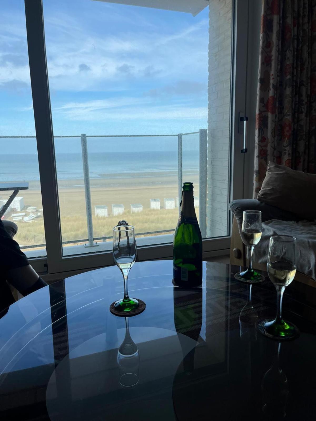 Seagull, Ruim En Volledig Vernieuwd Appartement Met Zeezicht In Westende มิดเดิลแกร์เกอ ภายนอก รูปภาพ