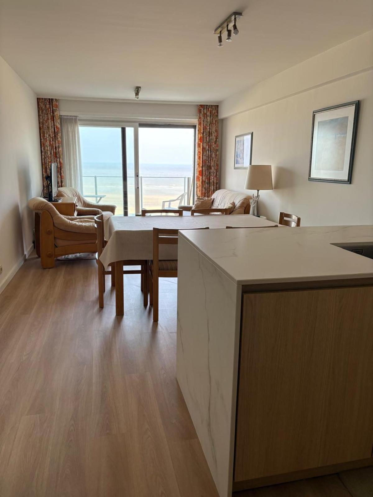 Seagull, Ruim En Volledig Vernieuwd Appartement Met Zeezicht In Westende มิดเดิลแกร์เกอ ภายนอก รูปภาพ