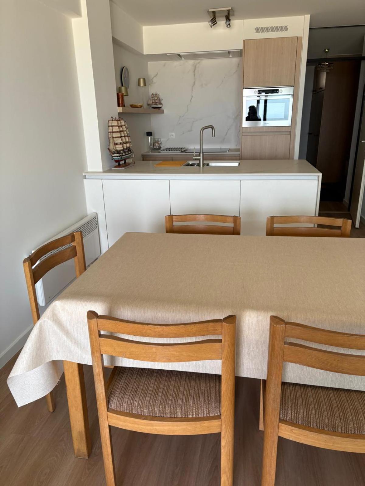 Seagull, Ruim En Volledig Vernieuwd Appartement Met Zeezicht In Westende มิดเดิลแกร์เกอ ภายนอก รูปภาพ