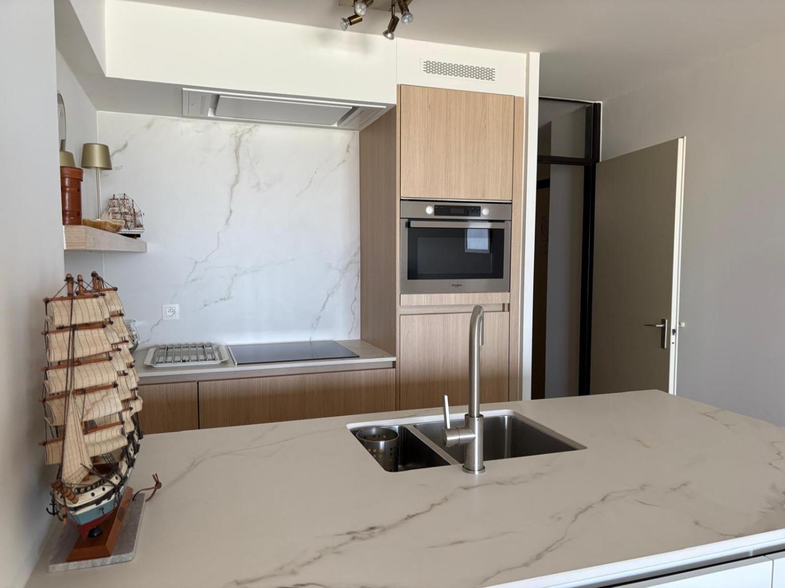 Seagull, Ruim En Volledig Vernieuwd Appartement Met Zeezicht In Westende มิดเดิลแกร์เกอ ภายนอก รูปภาพ